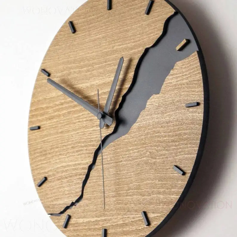 The Cracking Clock